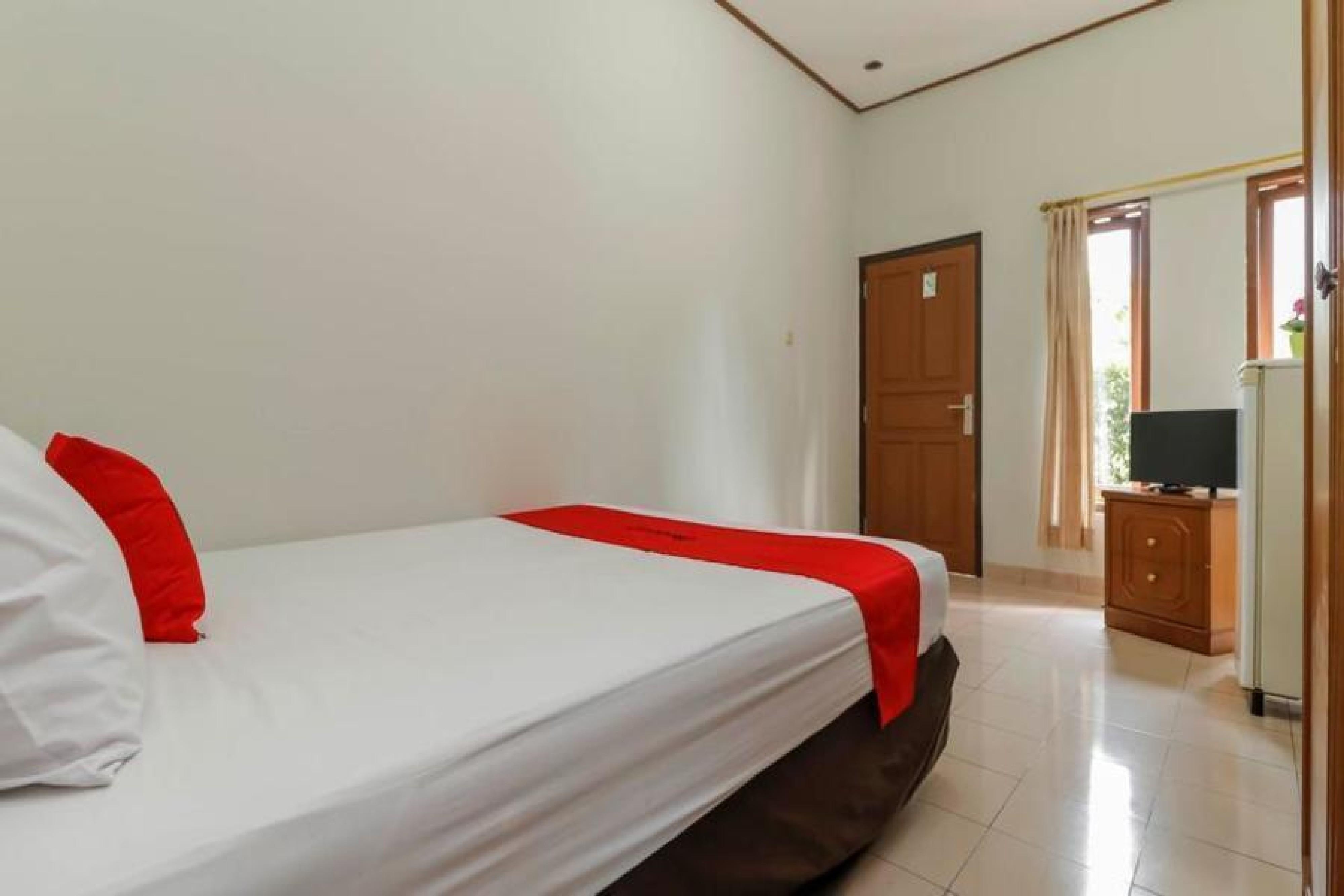 Reddoorz Plus @ Karet Pedurenan 3 Jakarta Buitenkant foto
