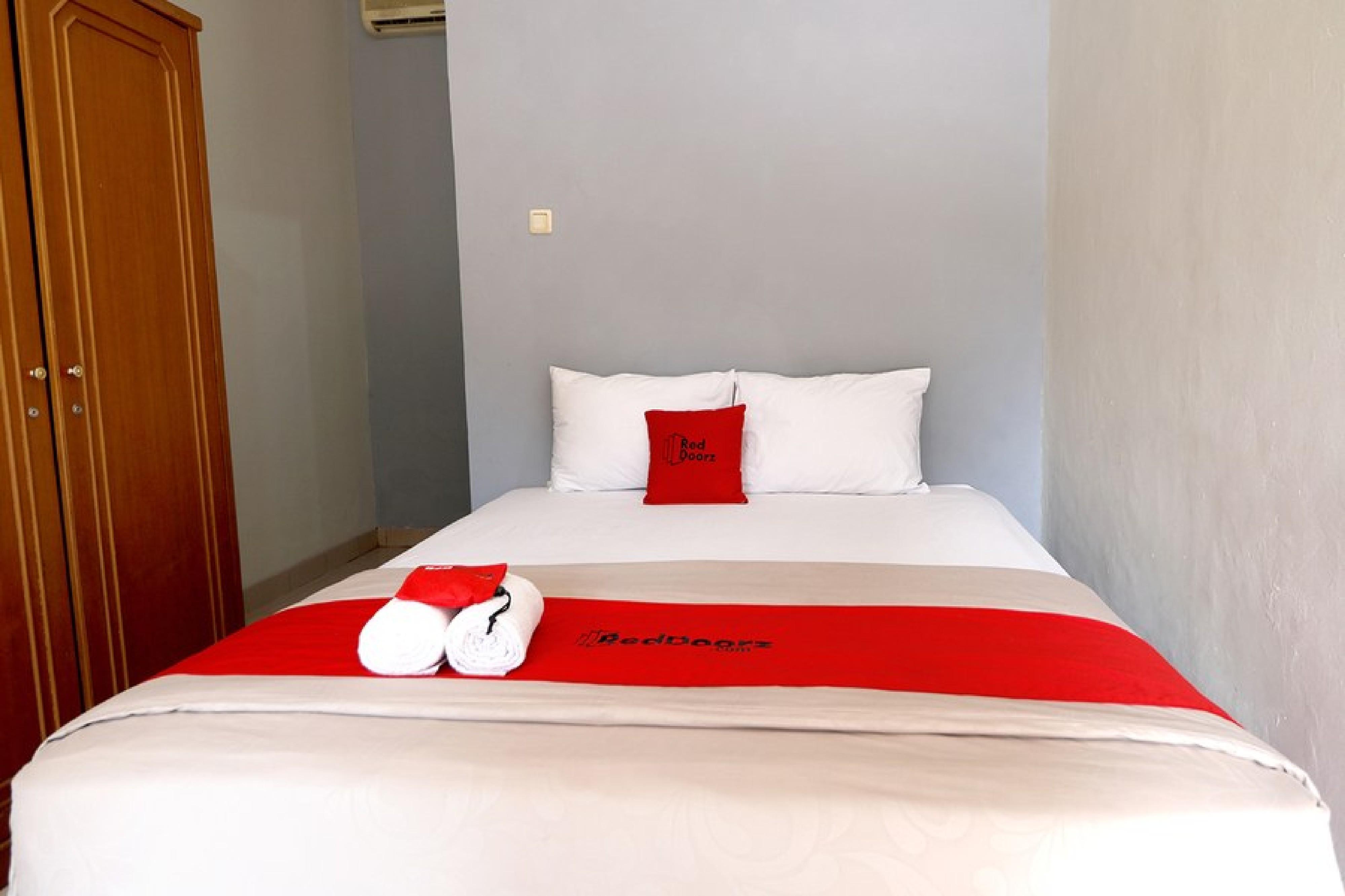 Reddoorz Plus @ Karet Pedurenan 3 Jakarta Buitenkant foto
