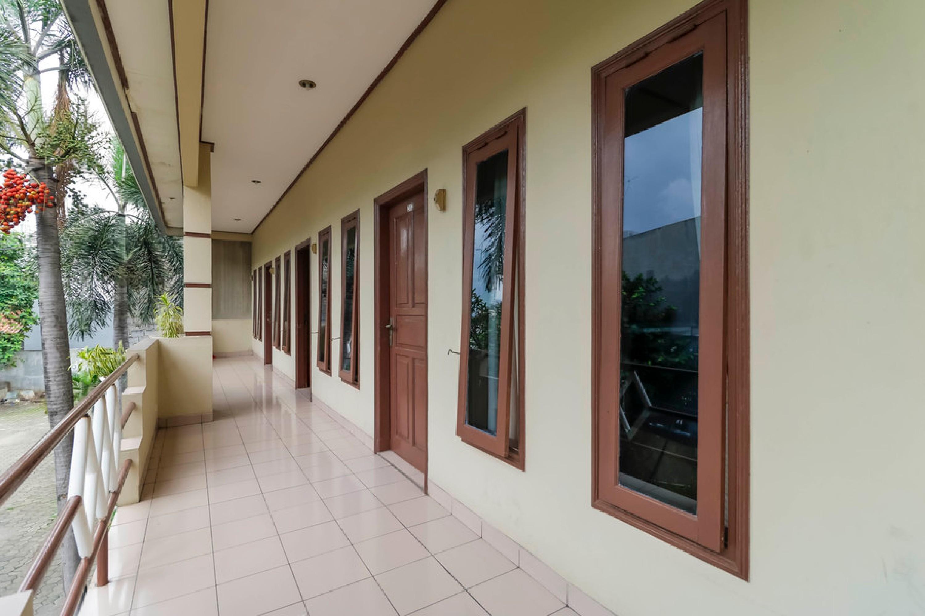 Reddoorz Plus @ Karet Pedurenan 3 Jakarta Buitenkant foto