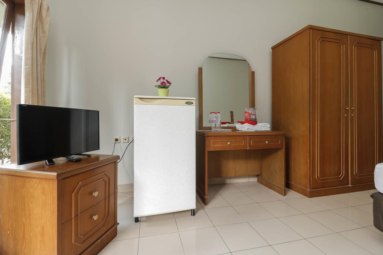 Reddoorz Plus @ Karet Pedurenan 3 Jakarta Buitenkant foto