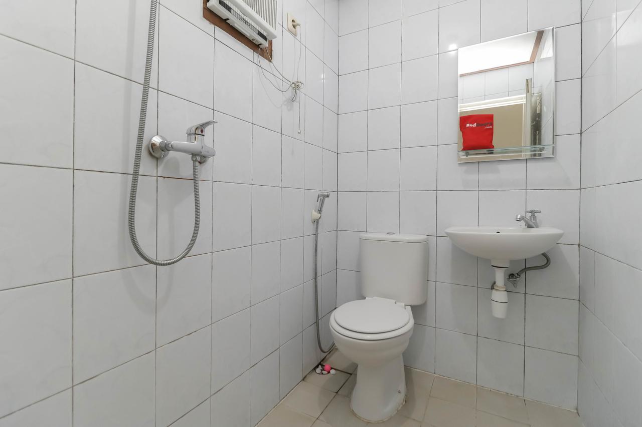Reddoorz Plus @ Karet Pedurenan 3 Jakarta Buitenkant foto
