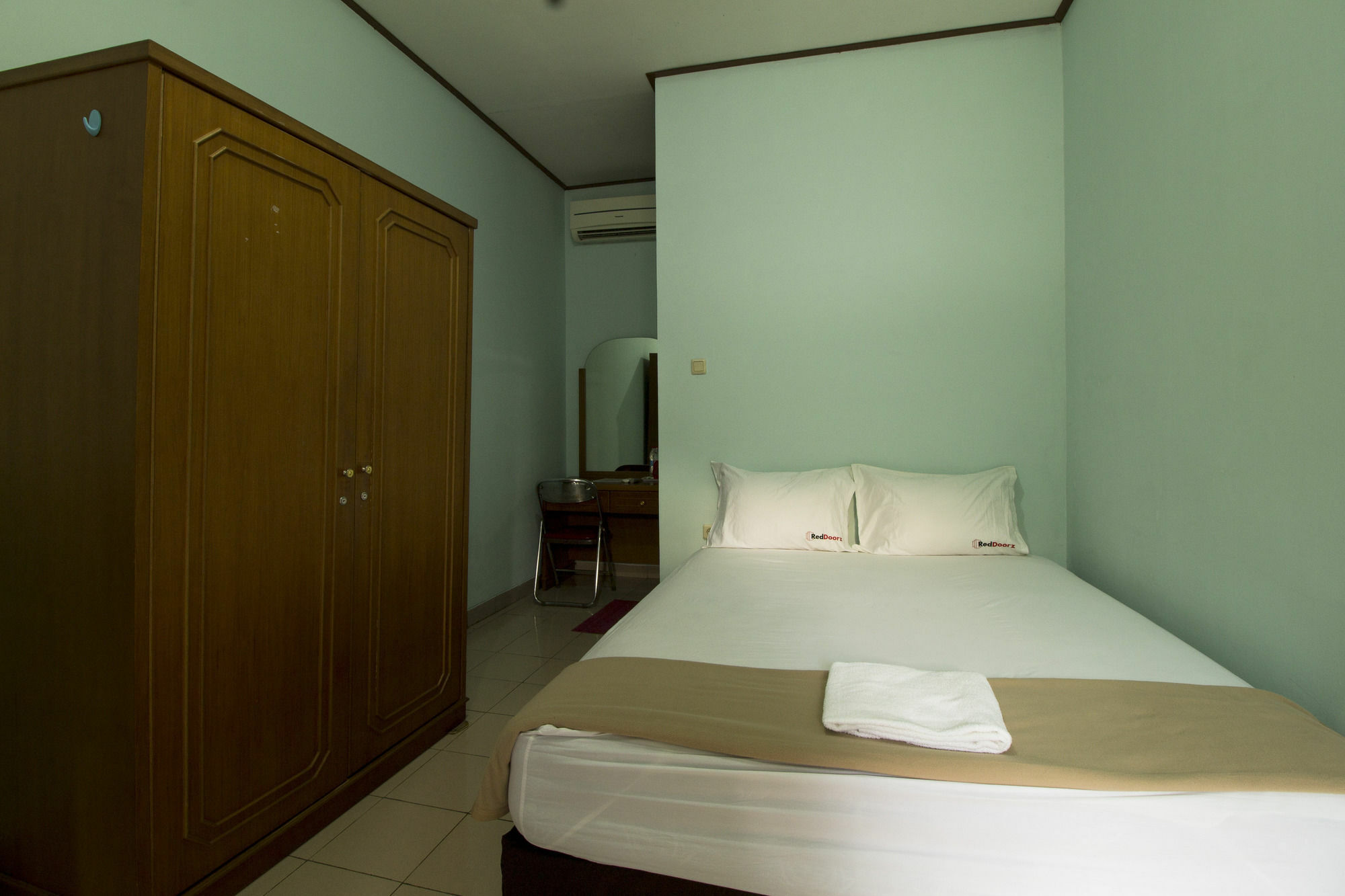 Reddoorz Plus @ Karet Pedurenan 3 Jakarta Buitenkant foto