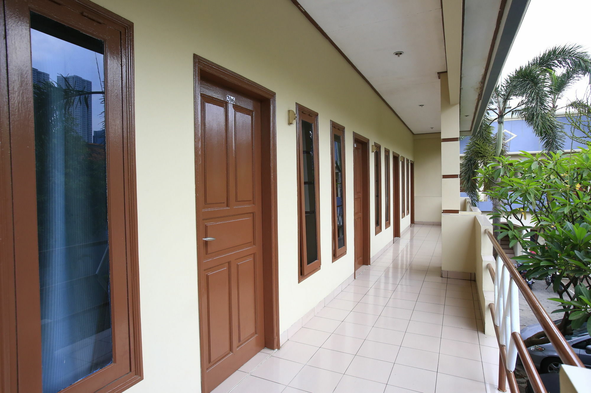 Reddoorz Plus @ Karet Pedurenan 3 Jakarta Buitenkant foto