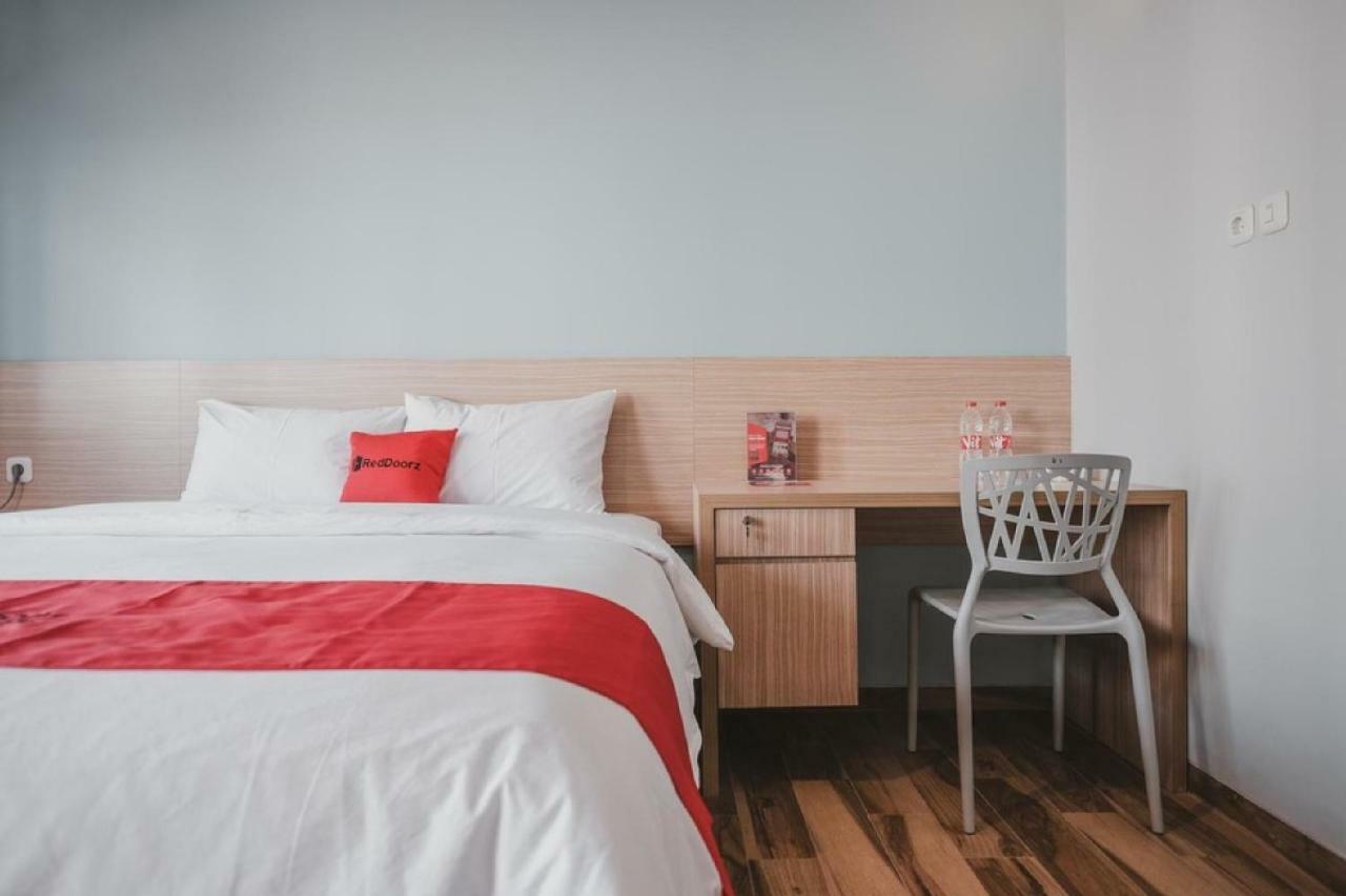 Reddoorz Plus @ Karet Pedurenan 3 Jakarta Buitenkant foto