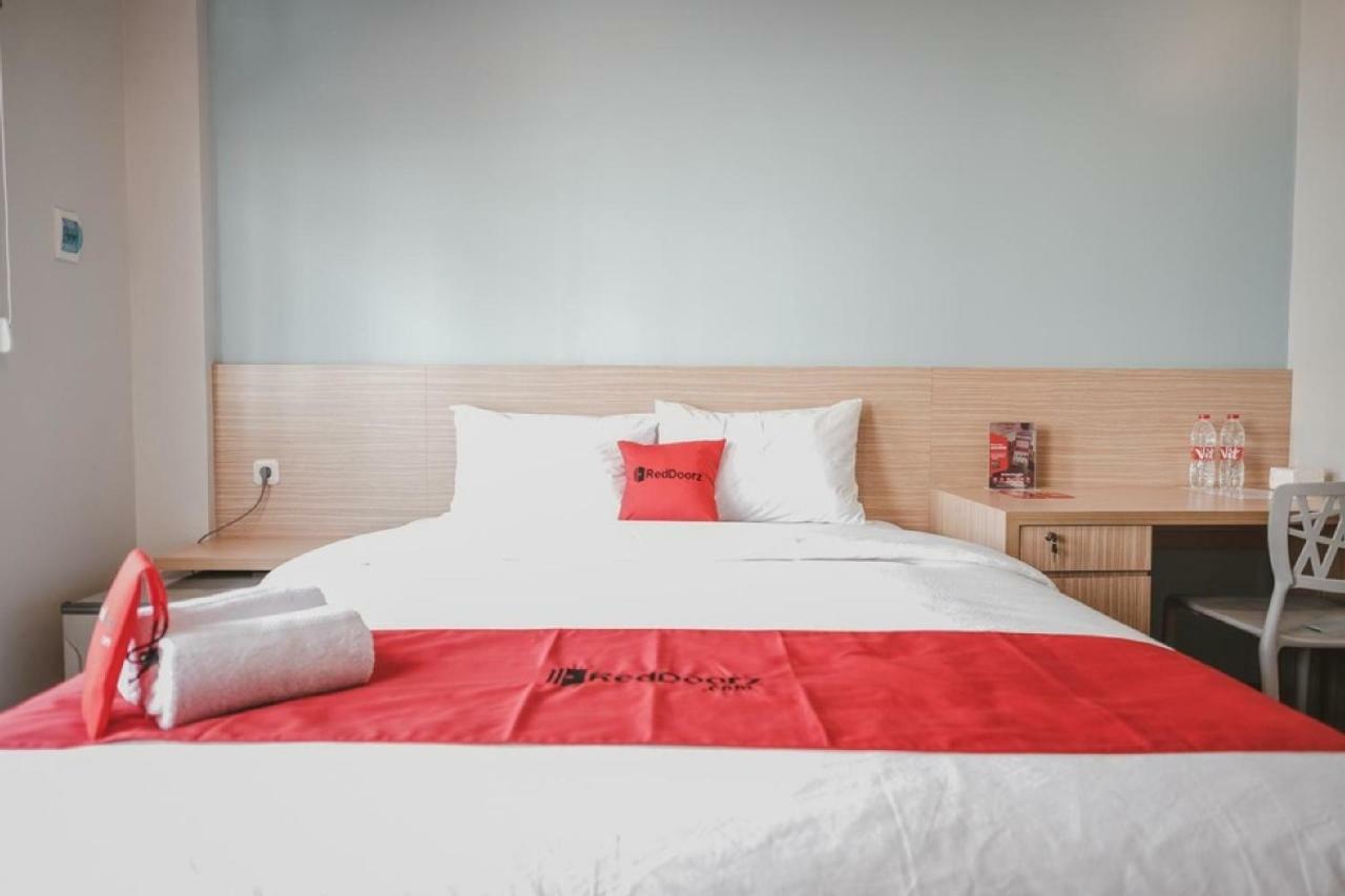 Reddoorz Plus @ Karet Pedurenan 3 Jakarta Buitenkant foto